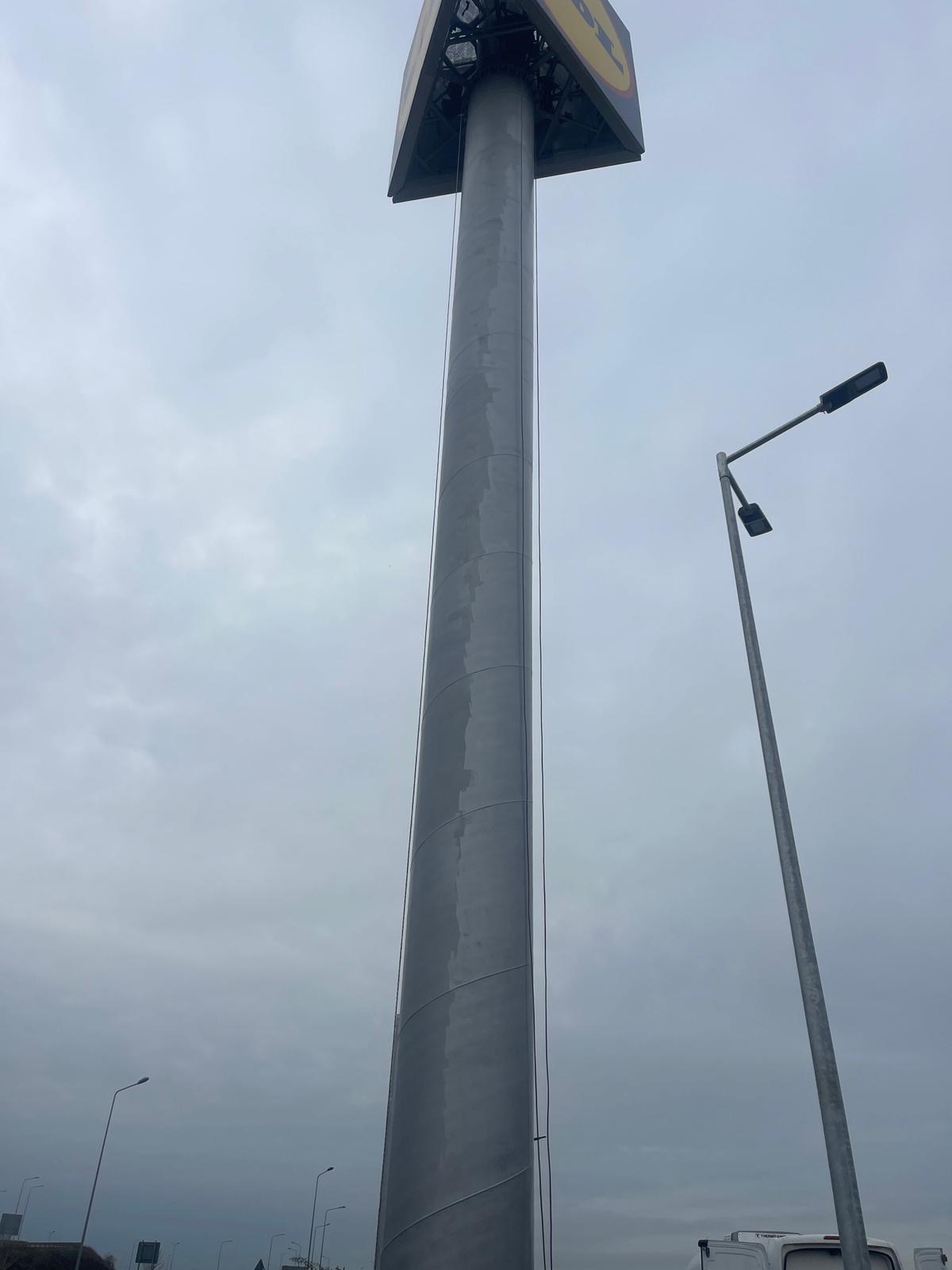 Semnalistica pilon publicitar Lidl Arad