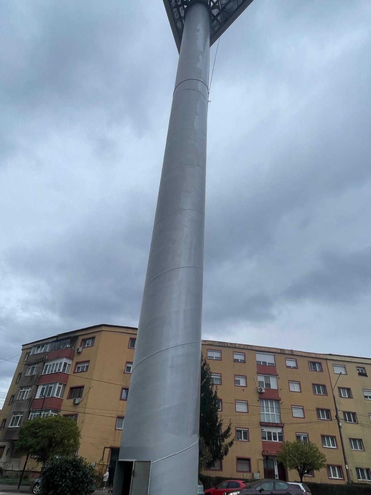 Detaliu pilon publicitar Lidl Caransebes