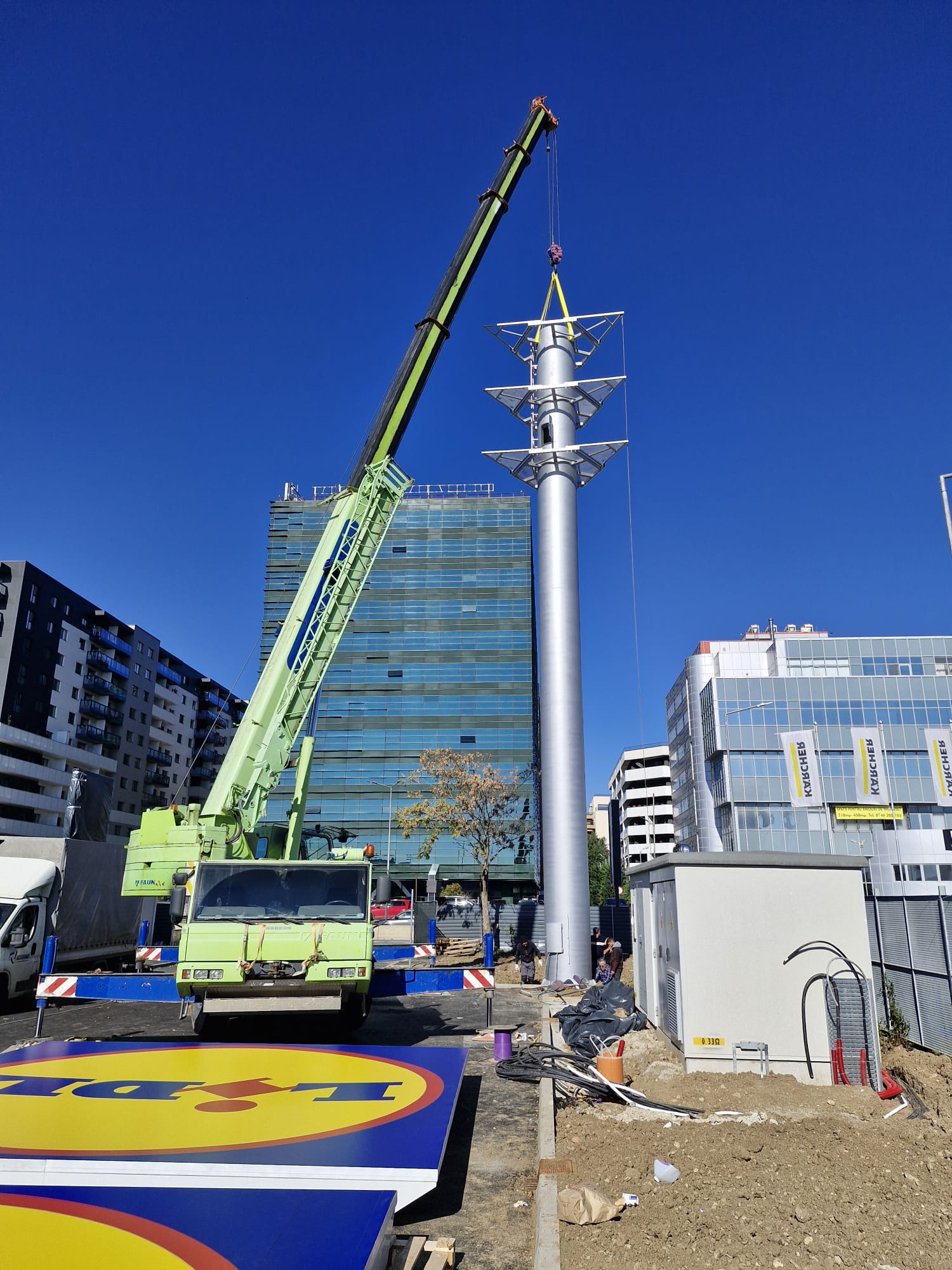 Montaj pilon publicitar Lidl Voluntari