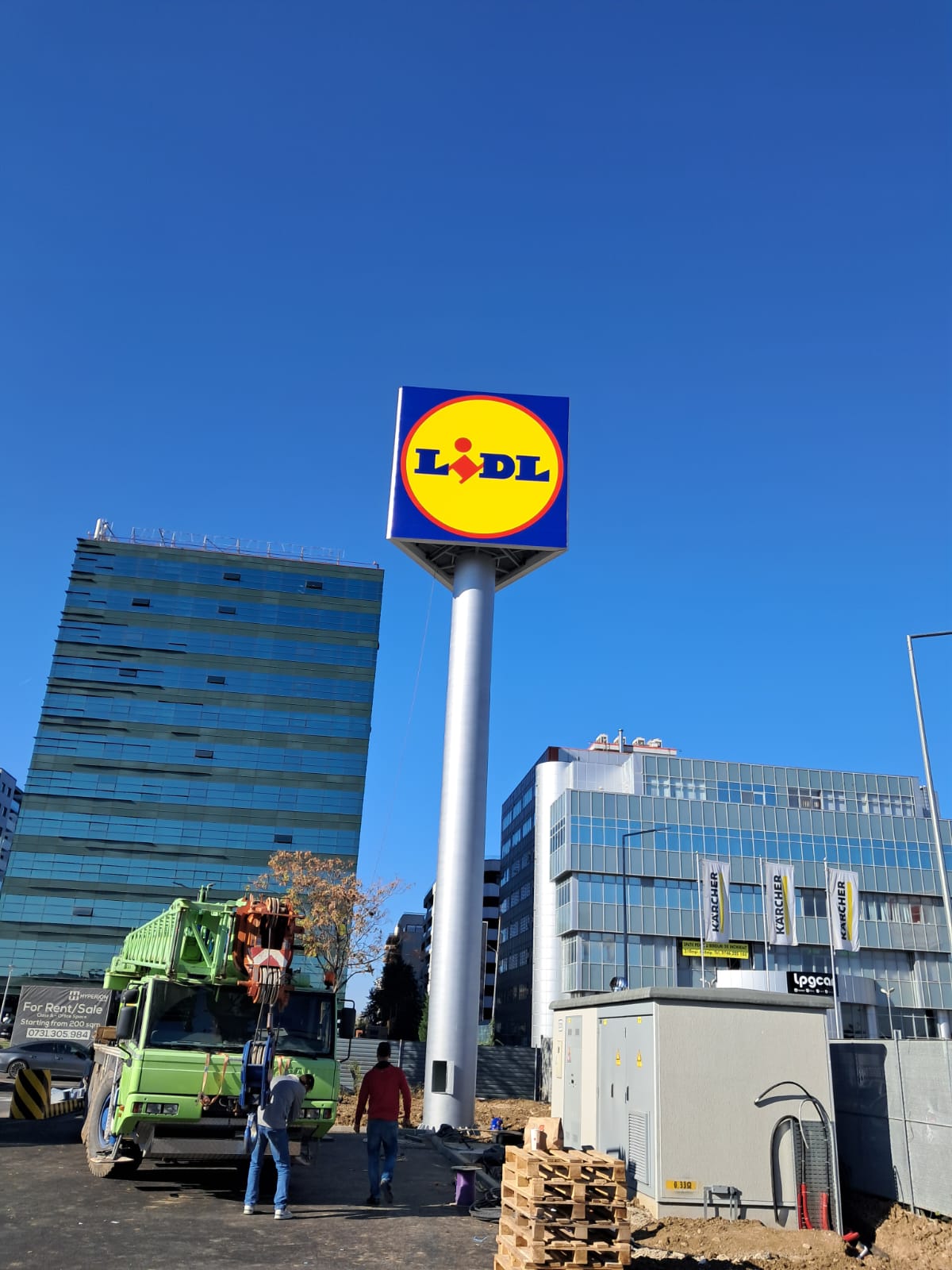 Semnalistica pilon publicitar Lidl Voluntari